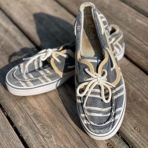 Keds Women's Grey & White Striped Canvas Boat
Shoes Size 8.5
